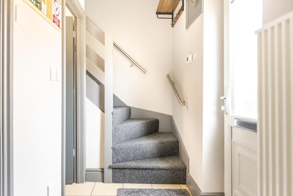 Rugby Coach House, Central Location, 5 Star Rating Eksteriør billede